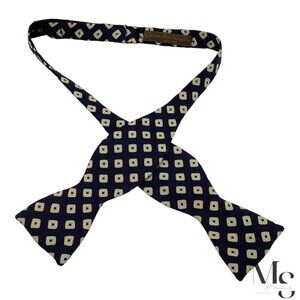 CAMILLA SMITH Navy Blue Geometric Adjustable Self Bow Tie Silk W: 2.5" EX COND